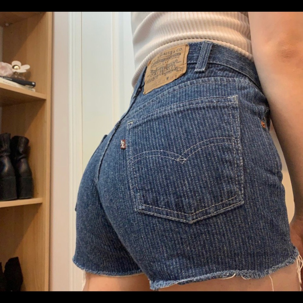 VINTAGE LEVIS SHORTS!